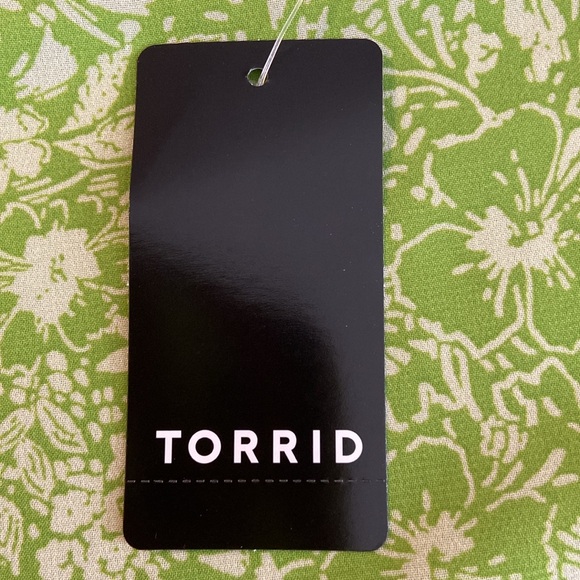 Torrid 3X Pin Tuck Square Neck Green Floral chiffon lined Camisole: 3511 - Picture 11 of 15